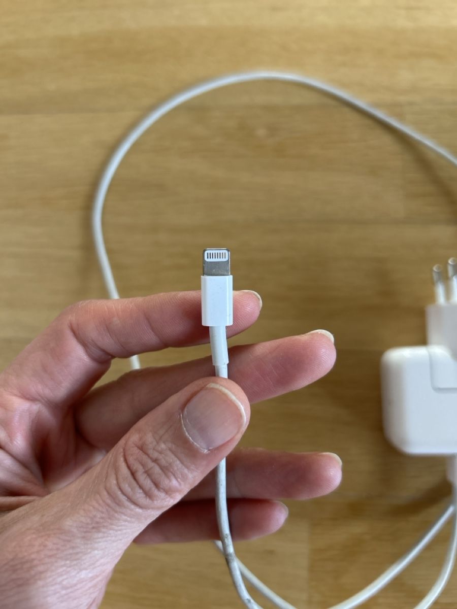 Apple Chargements: Iphone Ladekabel Lightning Anschluss – D'occasion à St. Gallen par salsera85 1