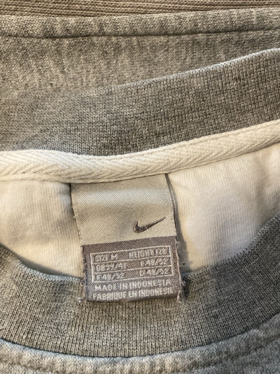 Nike Maglioni & Felpe: NikeVintage Pullover Grau, Grösse M – Usato da Oberglatt ZH venduto da Capsici 2