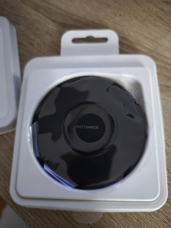 Caricabatterie: Samsung Pad EP-P1100 Wireless Charger – Nuovo e nell'imballaggio originale da Effretikon venduto da donjuan105 1
