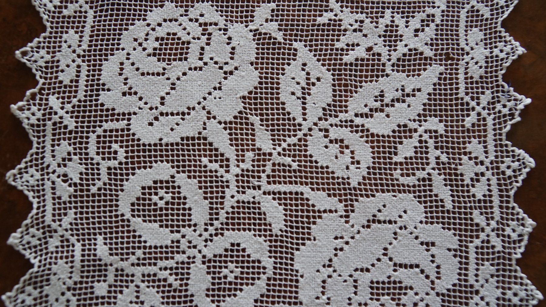 Altra biancheria da tavola: Deckeli Filet 25x25cm – Usato da Bern venduto da Antikbatik 1
