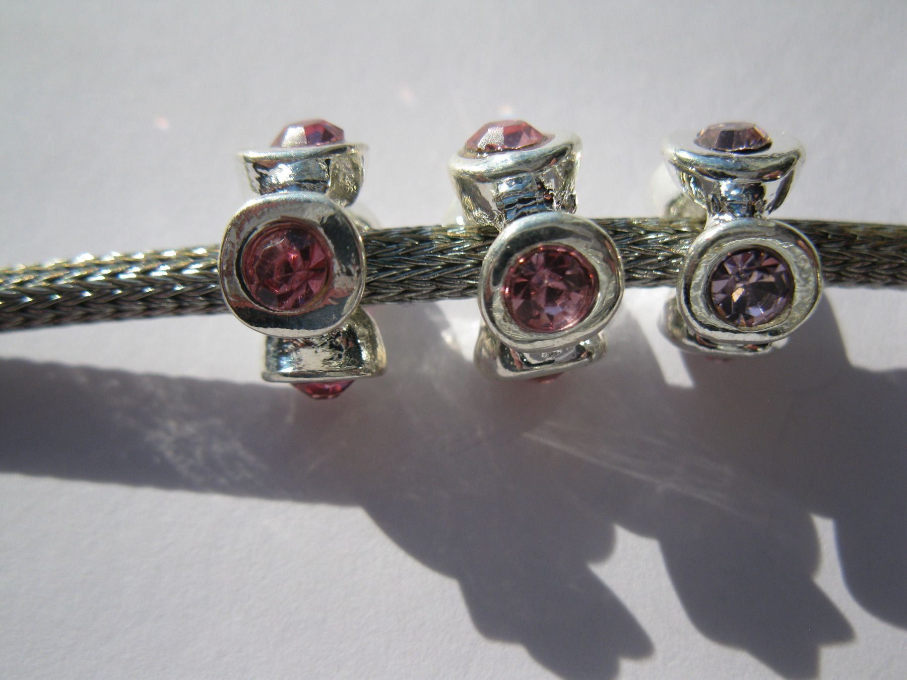 Perle (finte): 2 Grosslochperlen, Beads versilbert mit rosa Strass – Nuovo e nell'imballaggio originale da St. Margarethen TG venduto da LuanaKa 1