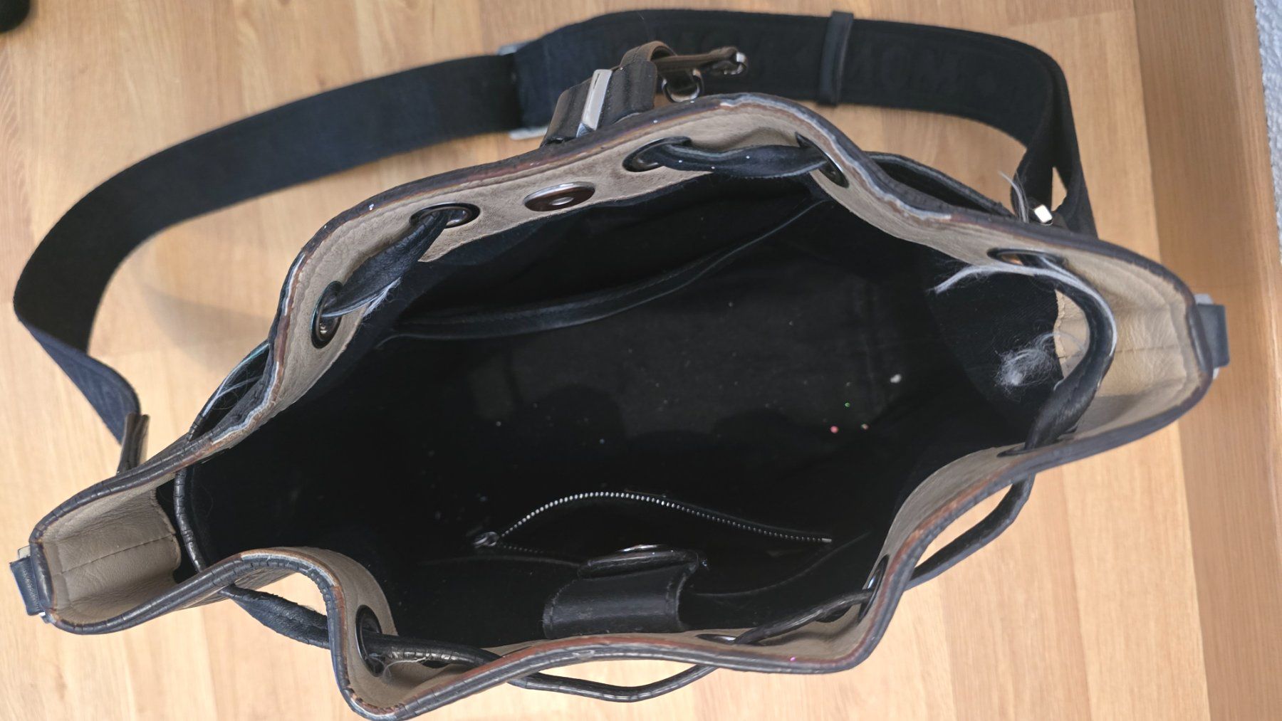 Mcm Borse da donna: MCM Beuteltasche Schwarz mit Logoprint – Usato da Winterthur venduto da sineiche 2