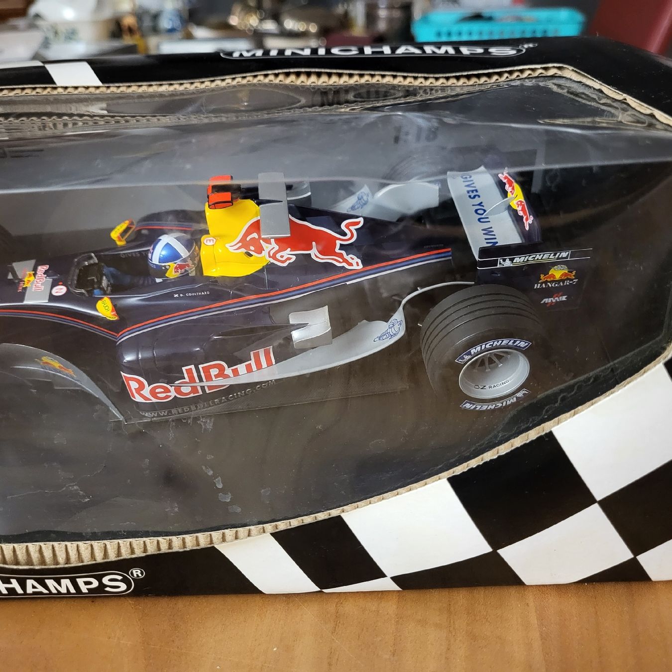 Minichamps Modellautos: Minichamps 1:18 RedBul Racing Modell – Neu und originalverpackt aus Kägiswil von Megafi56 3