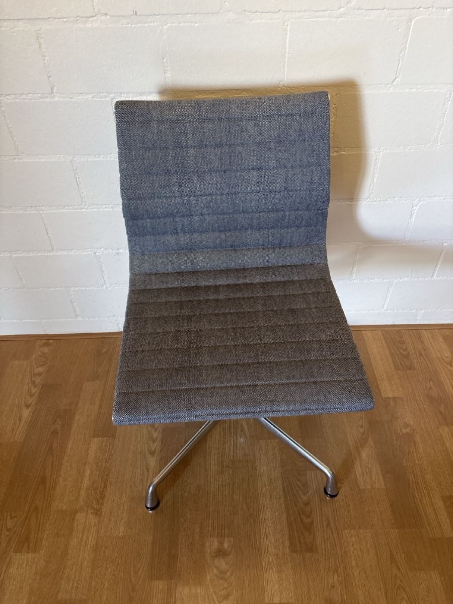 Vitra Chaises: Vitra Eames Alu Chair blau – D'occasion à Basel par magnummarine 1
