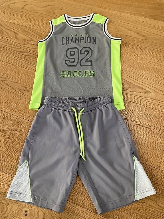 Kleiderpakete & -sets: Hose+Shirt Basketball Gr. 98-110 – Gebraucht aus Winterthur von Rawille