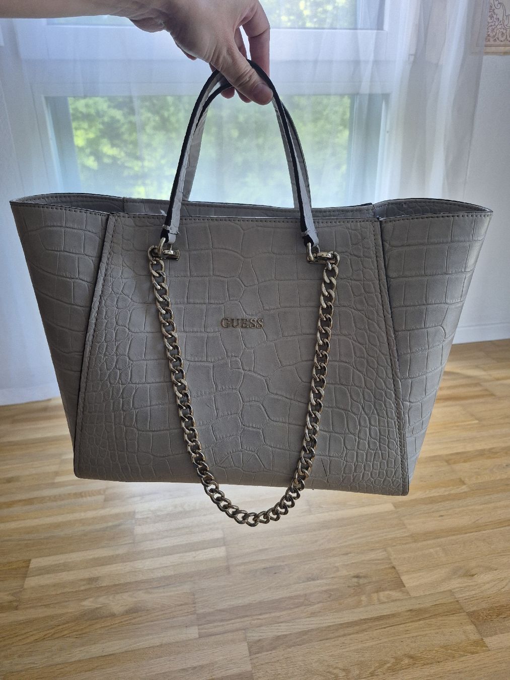 Guess Borse da donna: Guess Handtasche – Usato da Aarberg venduto da Tam-20 2