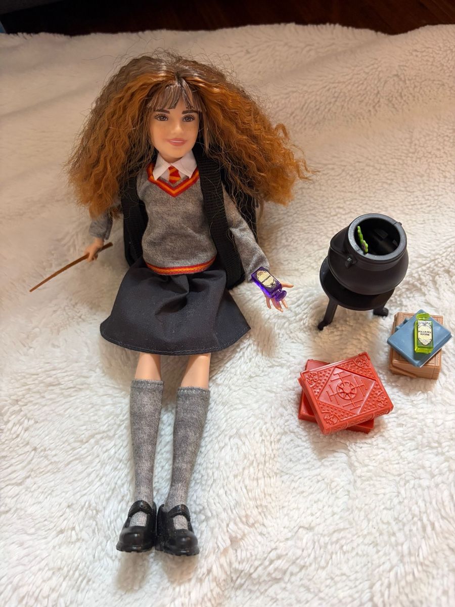 Bambole: Hermine Granger Puppe mit Zubehör-Set – Nuovo (secondo la descrizione) da Weite venduto da Quarantino