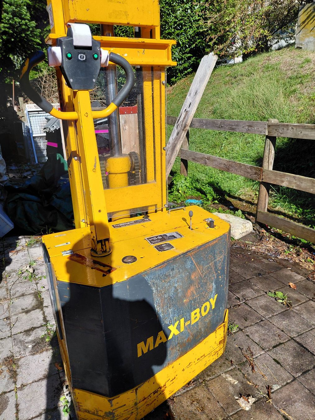 Ameise Carrelli elevatori e a forche: Stapler defekt – Difettoso da Gossau SG venduto da Zelte 2