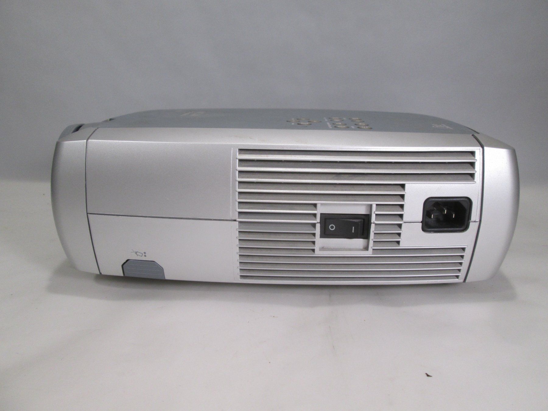 Proiettori: DLP TEXAS INSTRUMENTS Beamer / Screen Play 4800 – Usato da Rapperswil SG venduto da designandmore 2