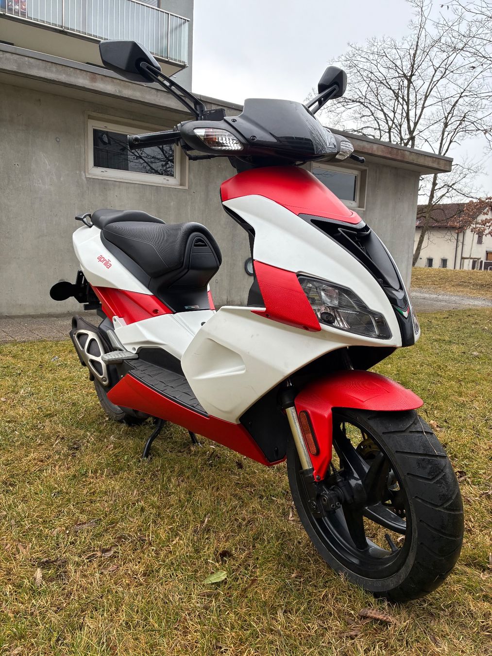 Aprilia Scooter: Aprila sr 50 ccm – Usato da St. Gallen venduto da zx10r 4