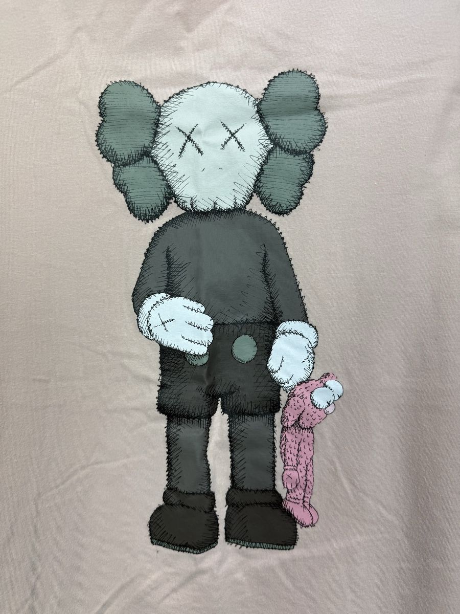 Uniqlo T-shirt: Uniqlo x Kaws tee – Usato da Lausanne venduto da Unehistoiredesapes 1