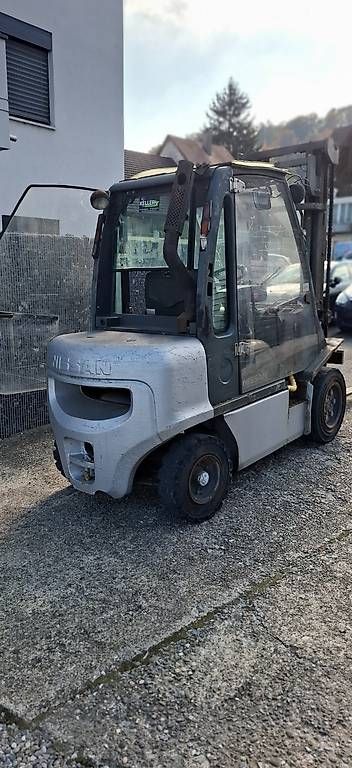 Carrelli elevatori e a forche: Nissan Diesel Gabelstapler 4T / 4m – Usato da Eiken venduto da SDDM