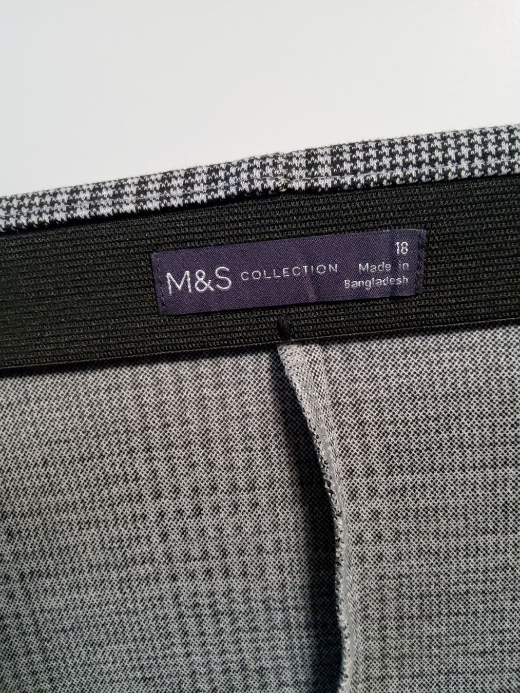 Gonne: M&S Collection Skirt Grey Patterned Size 18 Good Condition – Nuovo (secondo la descrizione) da Volketswil venduto da mic_27b5 1
