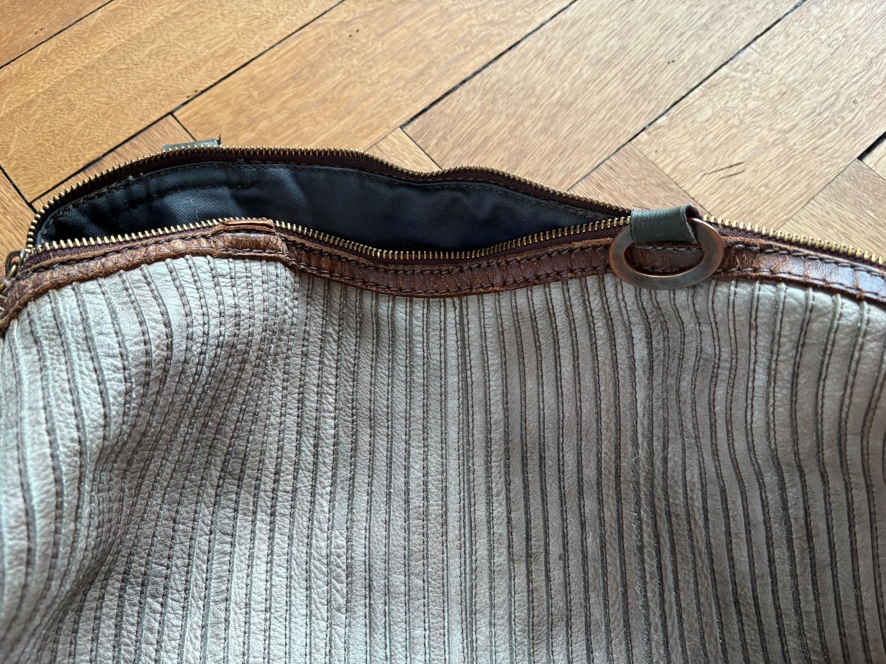 Taschen für Damen: Handtasche Beuteltasche von MAJO – Gebraucht aus Zürich von triangular 6