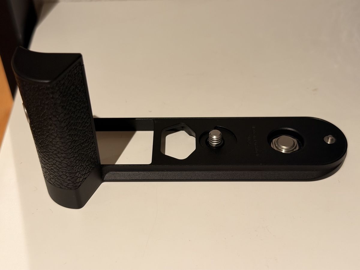 Lecteurs & Adaptateurs: Leica M11 handgrip Original – D'occasion à Sennhof par AlxUnder