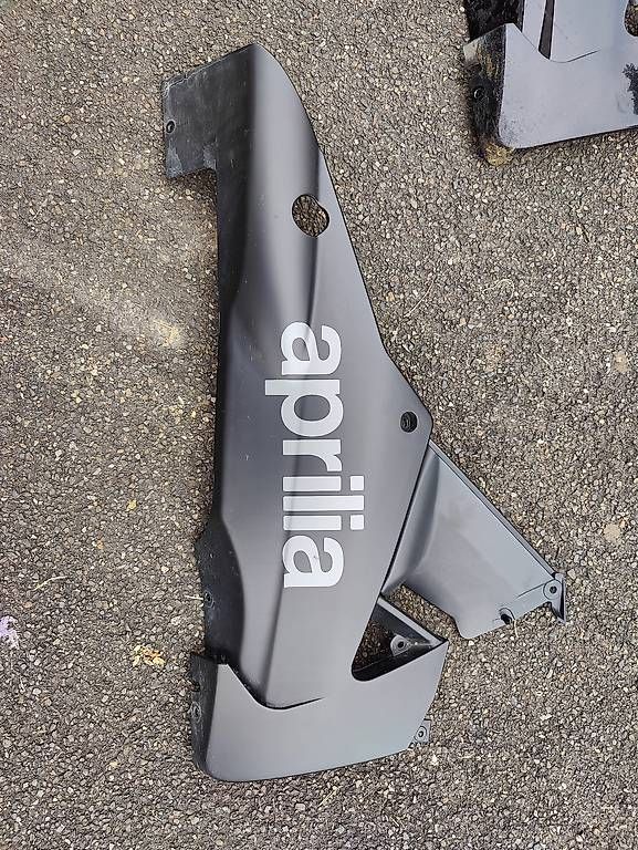 Tutti i ricambio per moto: Aprilia RSV4 Bug rechts – Usato da Gams venduto da brausewetter