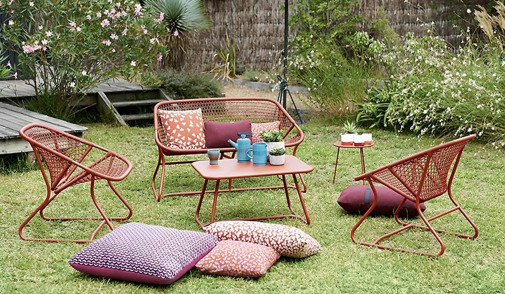 Fermob Set di tavolo e panche: Fermob Sixties Set komplett in der Farbe ockerrot – Nuovo e nell'imballaggio originale da Worb venduto da outherein