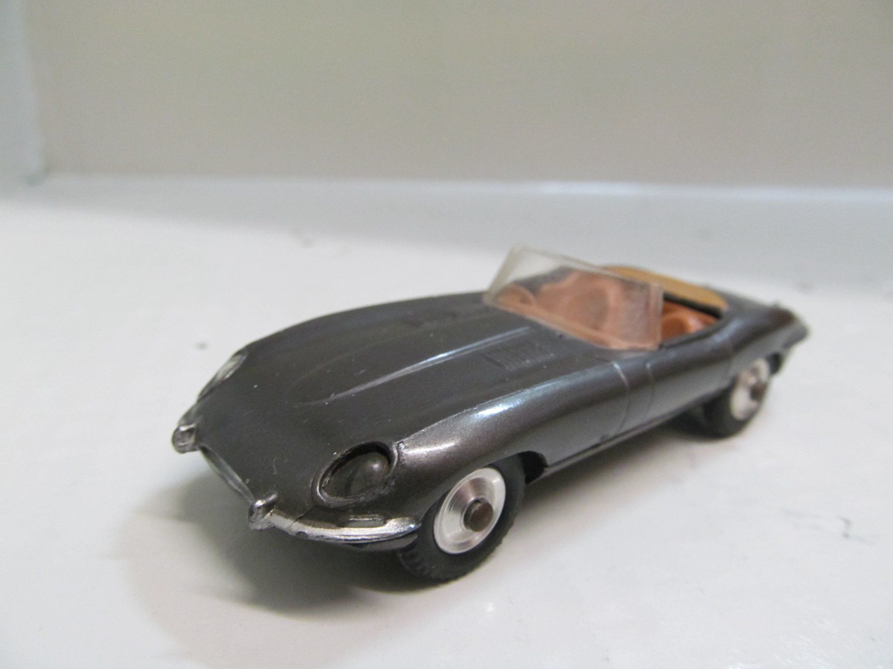 Corgi Toys Modellautos: JAGUAR E TYPE OFFEN   CORGI TOYS  AUS  VITRINE – Neu (gemäss Beschreibung) aus Grueningen von malamut56 2