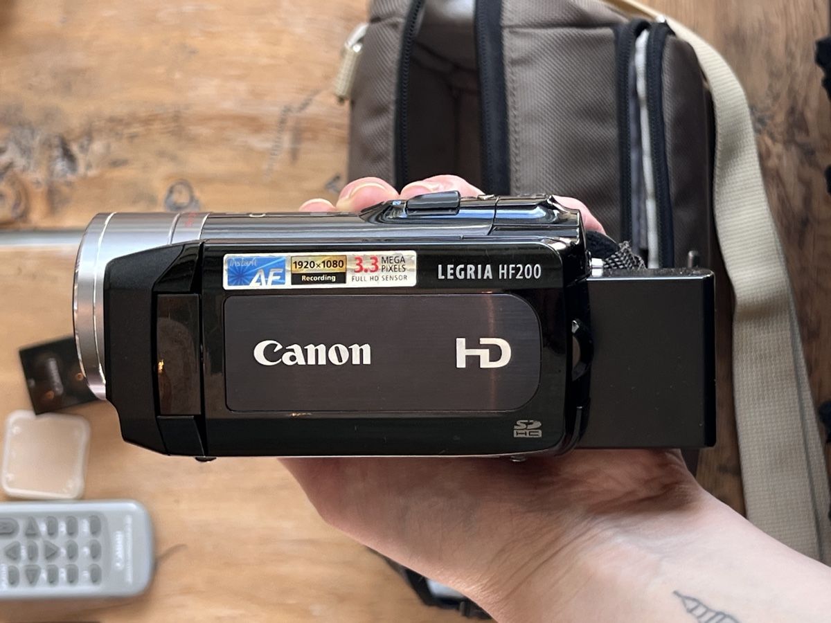 Canon Videocamere: Canon Legria HF200 – Usato da Sion venduto da Pastequejaune 1
