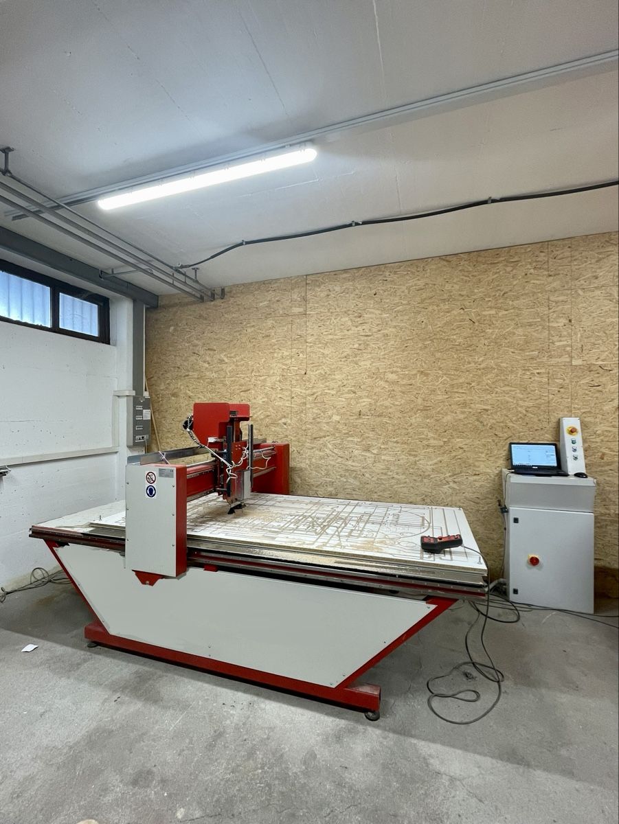 Alle Maschinen: CNC 2500x1250x300 spindle 1,6Kw – Gebraucht aus Gentilino von inf_m2hv