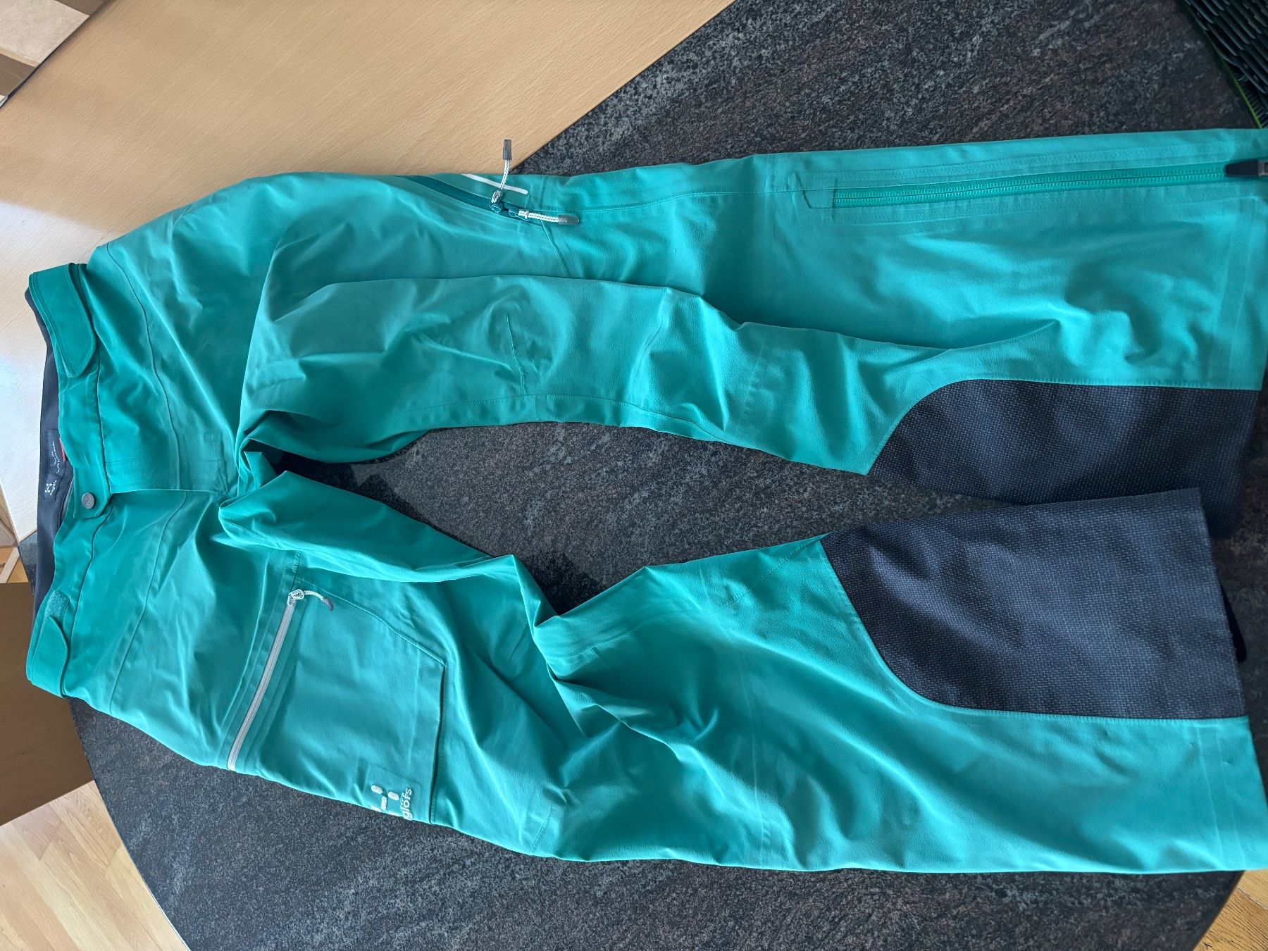 Haglöfs Pantaloni: Haglöfs Hardshellhose Gr.M – Usato da Hasliberg-Hohfluh venduto da hasliberg79