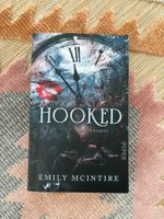 "Hooked" Dark Romance Roman (McIntire) - guter Zustand