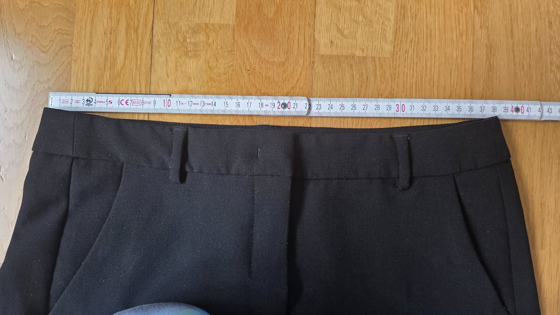 Pantaloni: Hose – Usato da Dübendorf venduto da Jolenia 3