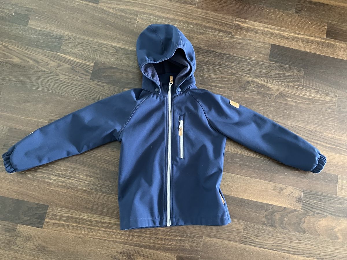 Giacche & Cappotti: Kids' Navy Softshell Jacket with Hood - Size 116cm – Usato da Adliswil venduto da gac_7kqc