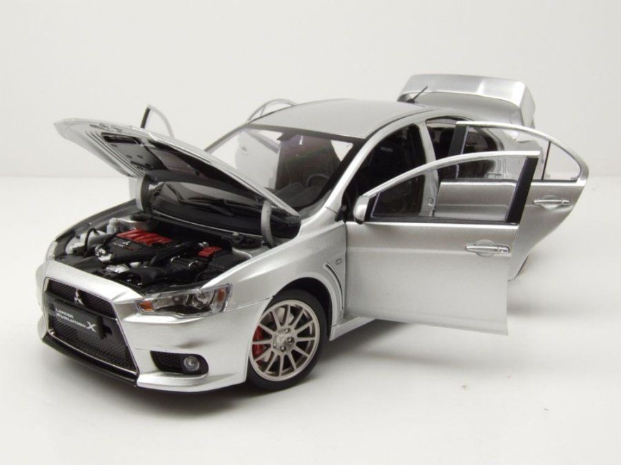 Mitsubishi Modellautos: Mitsubishi Lancer Evo X 2009-2016 silber met.        1:18 – Neu und originalverpackt aus Gerlafingen von espero88 5