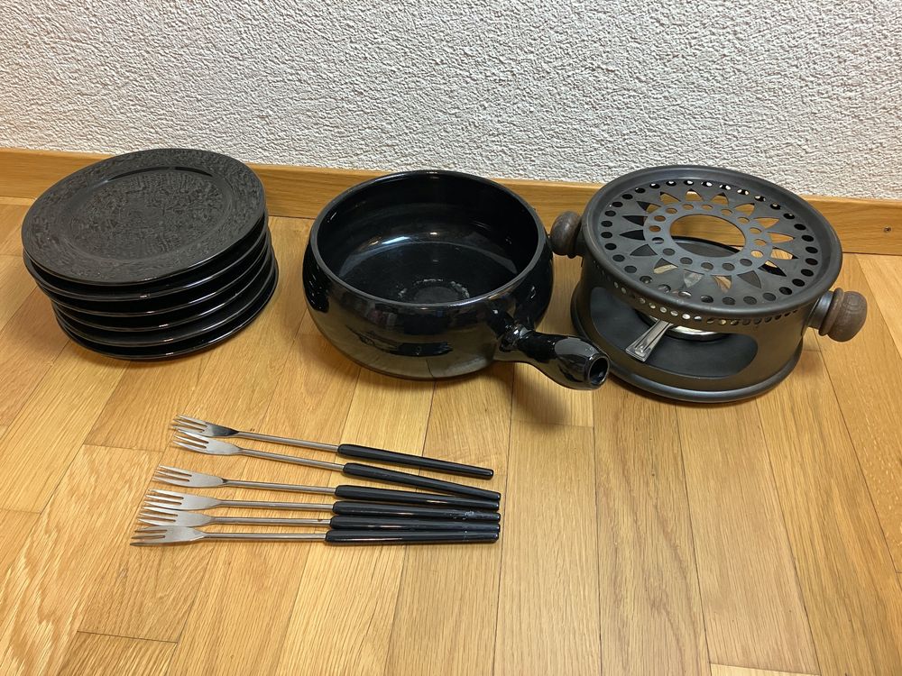 Fondue Set schwarz Caquelon Teller Brenner Gabeln Käse | Kaufen auf Ricardo