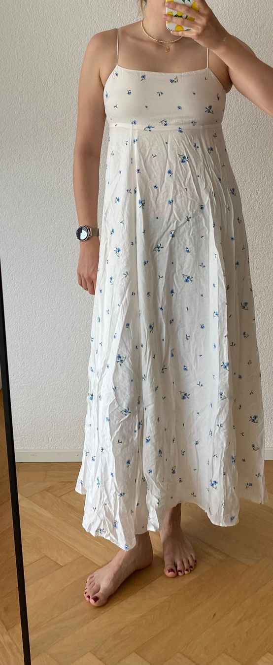 H&M Kleider: Maxikleid mit Blume von H&M – Gebraucht aus Emmen von Linda-Bachmann 1