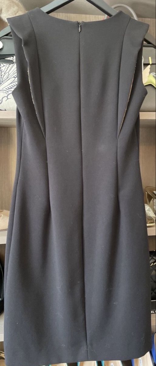 Sandro Vestiti: Robe noire Sandro T2, détails dorés – Usato da Cologny venduto da PINKCLOSET 2