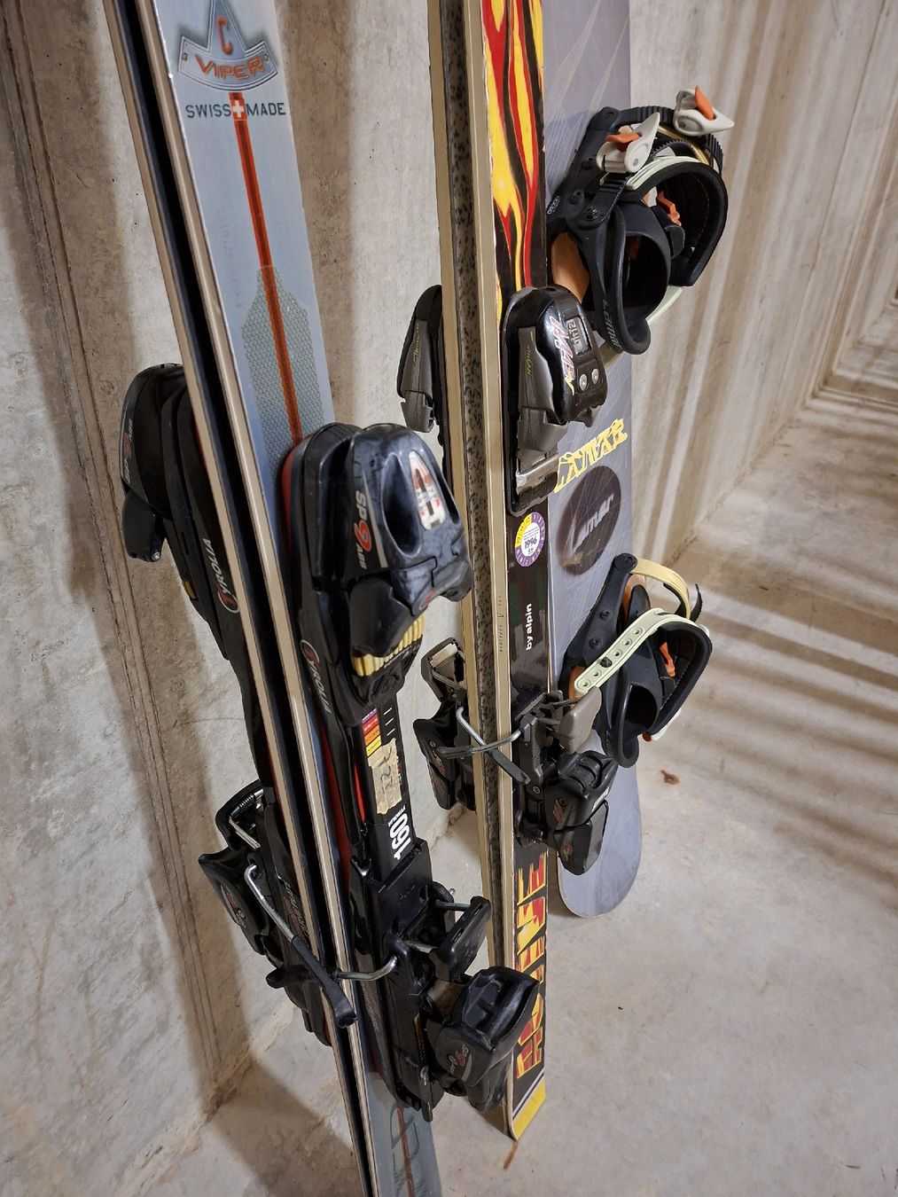 Sci: 1x Snowboard and 2x Ski - Ab. 1 – Usato da Eglisau venduto da Kiel 4