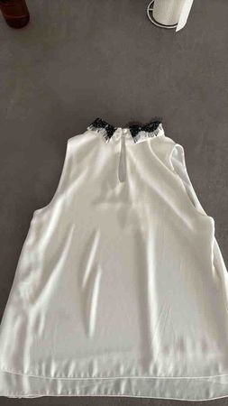 Damen Top weiss mit schwarzem Spitzenkragen Grösse S