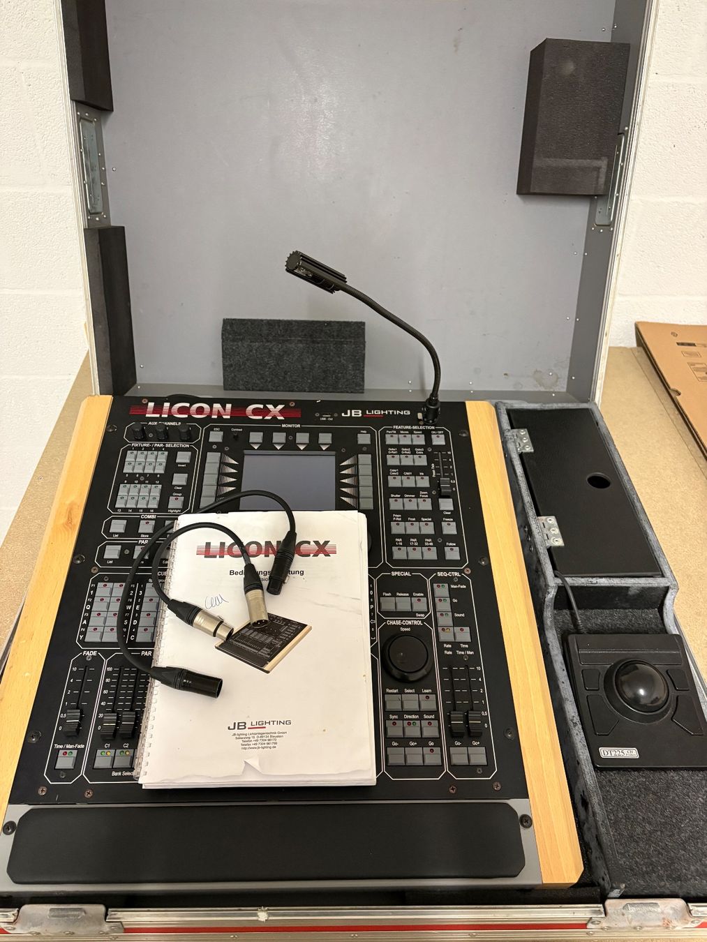 Console di mixaggio: JB Lighting Licon CX Tourpack – Usato da Wittenbach venduto da neftobias