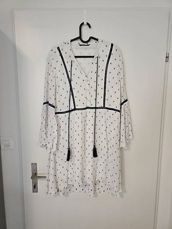 Weisses Kleid mit dunkelblauen Punkten, Gr. 36