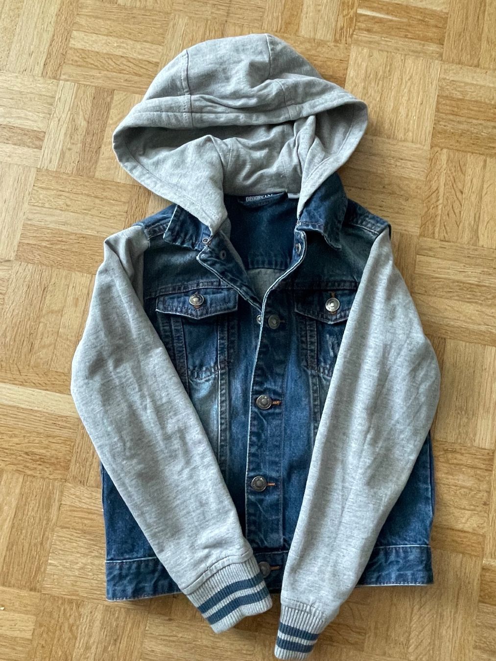 Giacche & Cappotti: Schöne Jeansjacke 140 – Usato da Niederlenz venduto da JasminaK01