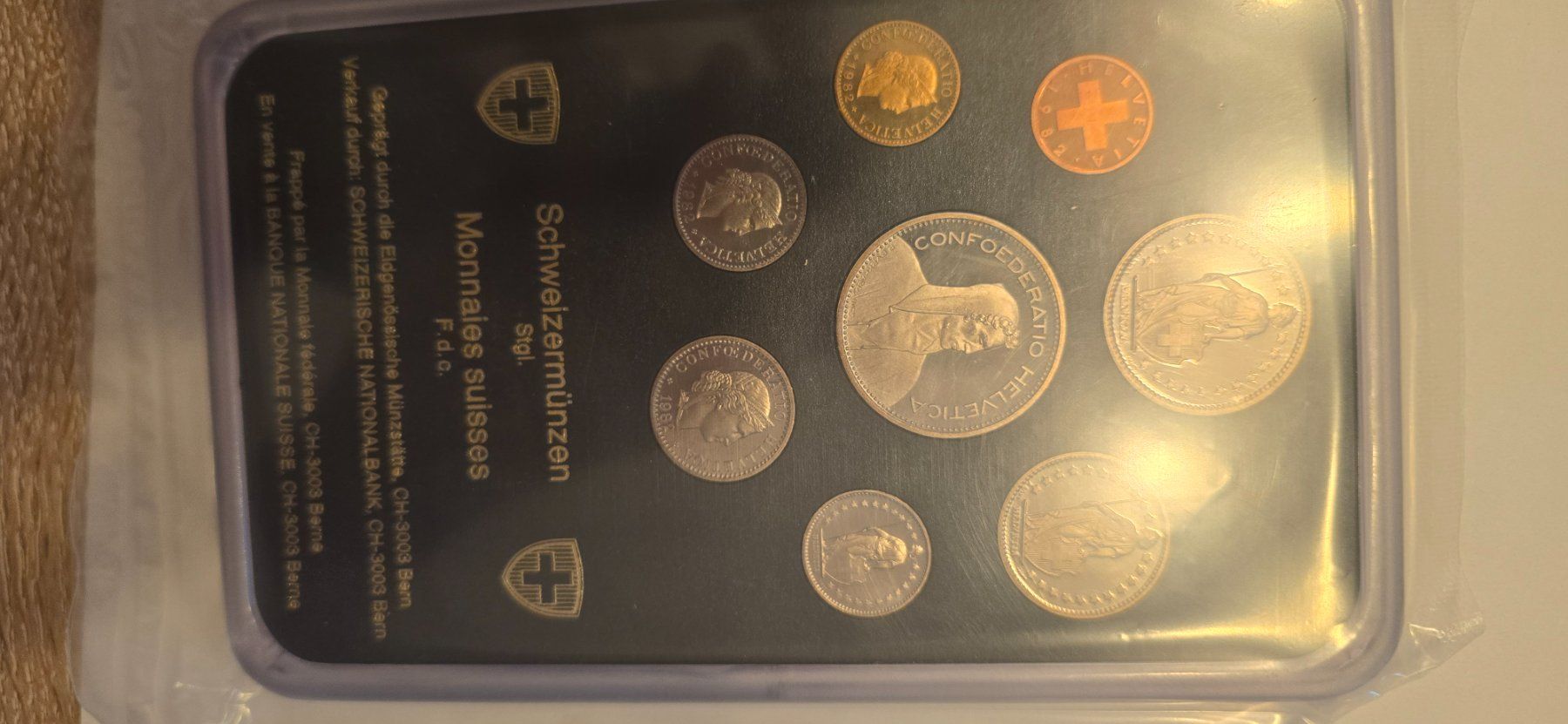 Tutti le monete: Pieces Fleur de coin 1982 – Nuovo e nell'imballaggio originale da Fribourg venduto da yan_z5fr 1