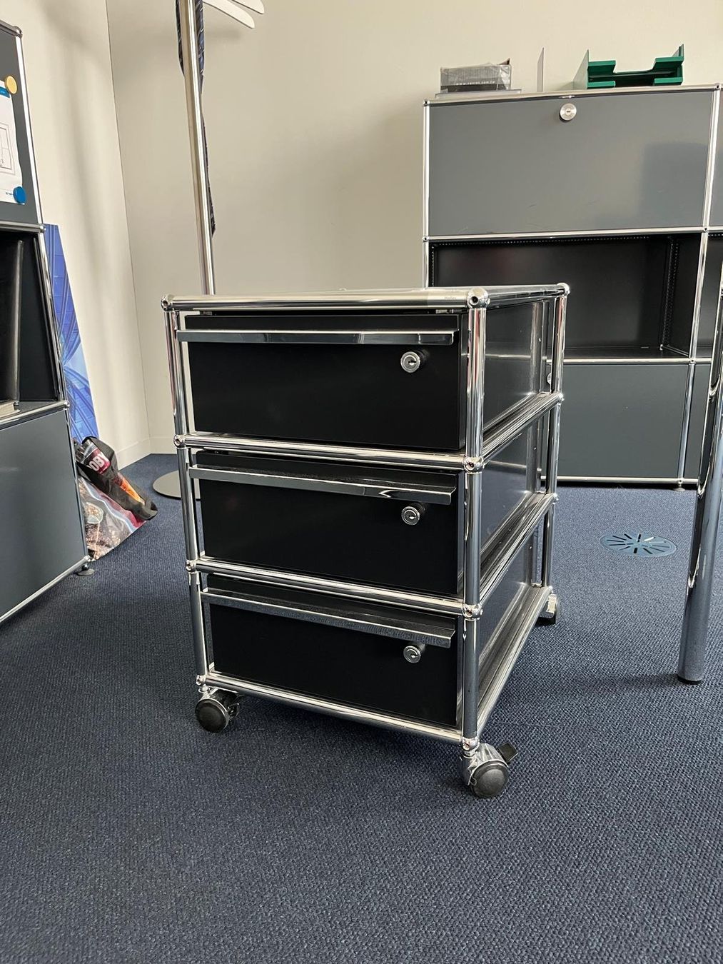 USM Banconi: USM Haller Korpus A6/A6/A6 in Graphitschwarz – Usato da Affoltern am Albis venduto da ModulaireAG