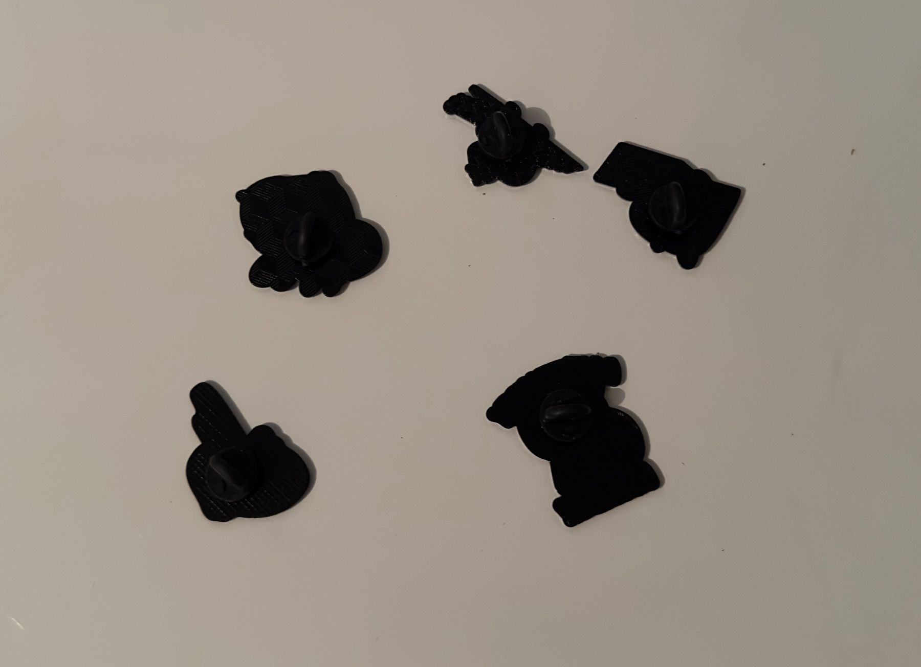 Placchette & Badge: Capybara Pins 5er Set, Neu & Süss! – Nuovo (secondo la descrizione) da Schindellegi venduto da SimplyBuy-CH 1