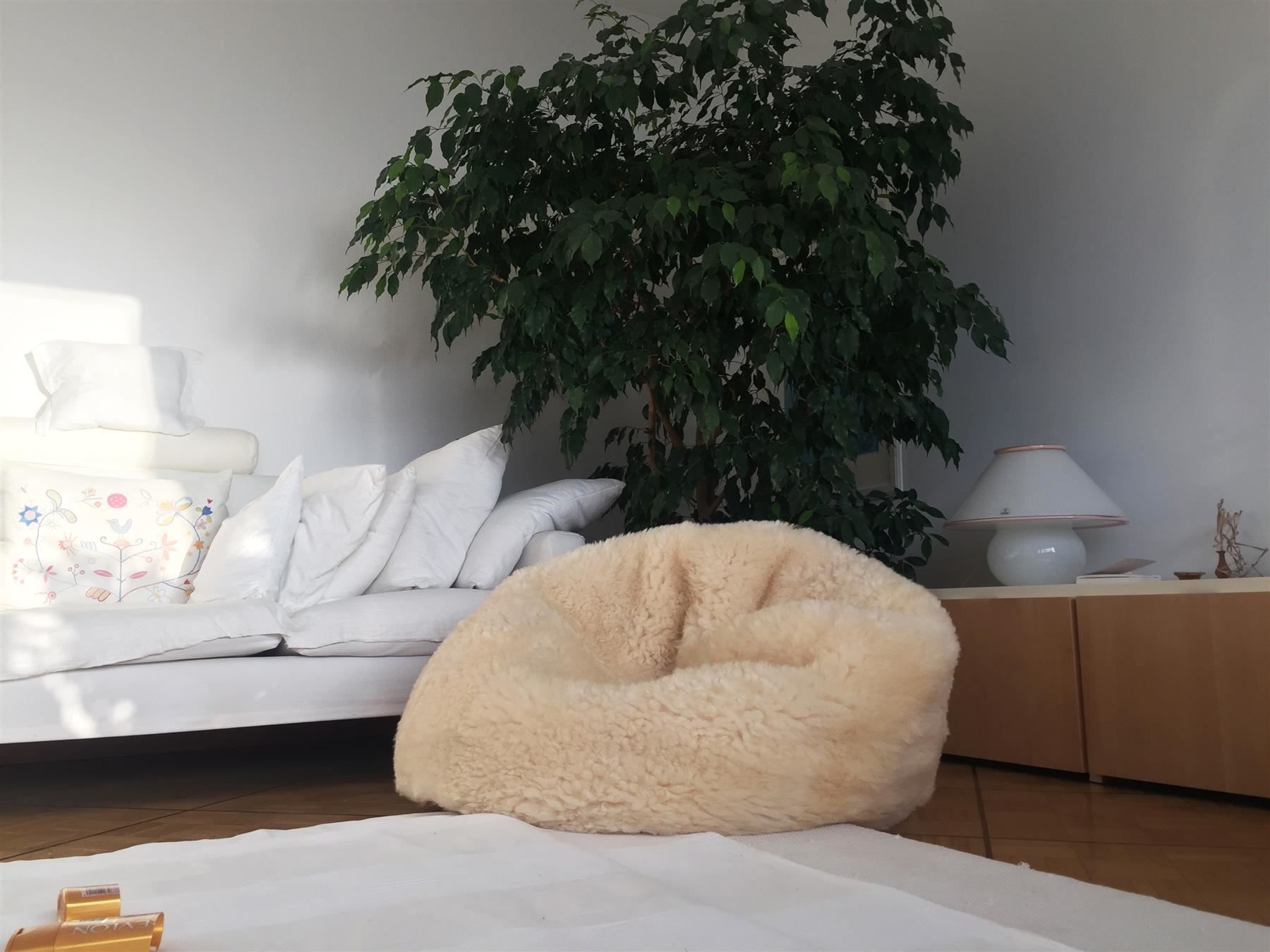 Poltrone: Lammfell Sitzsack White – Nuovo e nell'imballaggio originale da Arbedo venduto da patagonialeatherrugs 1