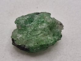 Tsavorit roh  8.5ct.