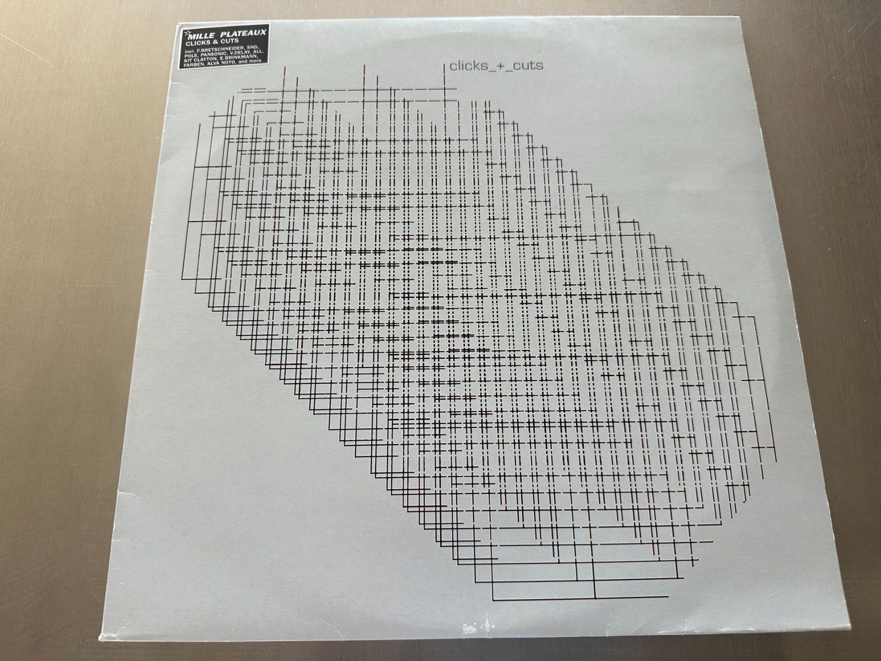 Vinyles: CLICKS + CUTS 3LPS - ALVA NOTO - PANSONIC - FARBEN - POLE... – D'occasion à Sion par jaipur1401