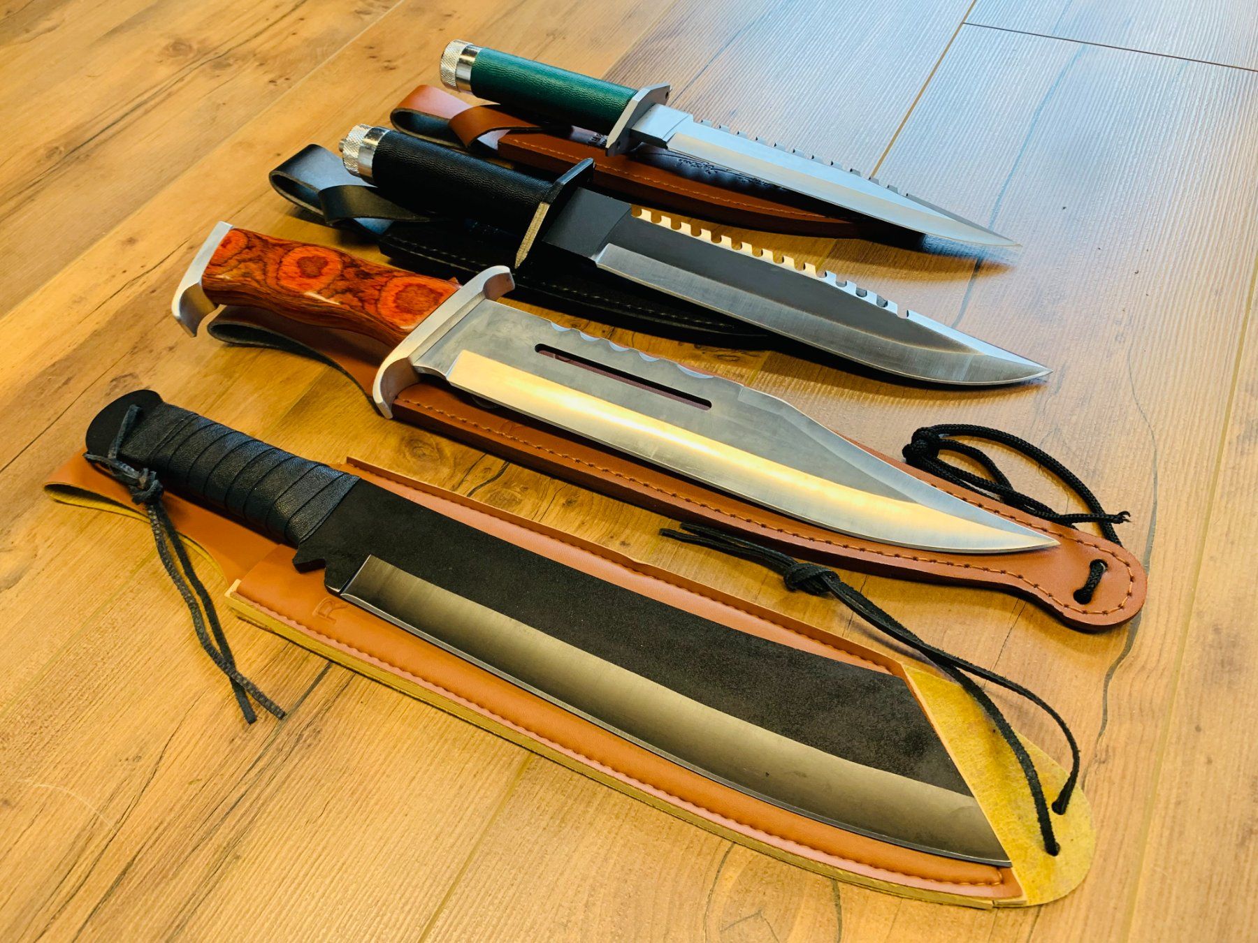 Accessori: 4 Stück Rambo Ultimate Messer Bundle NEU – Nuovo e nell'imballaggio originale da Bergdietikon venduto da shopAgent 3