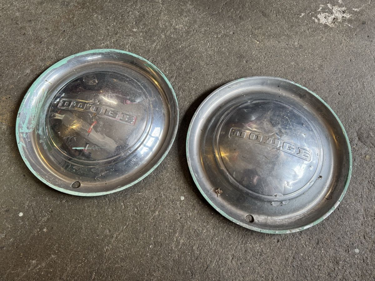 Dodge Tutti pezzi di ricambio auto: Dodge Oldtimer Chrom Radkappen Raddeckel – Usato da Thusis venduto da Radkeil
