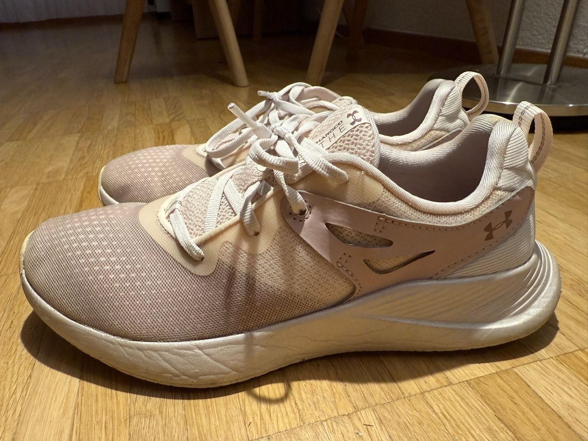 Damenschuhe: Under Armour Laufschuhe Damen Grösse 39 – Gebraucht aus St. Gallen von Meelll 2