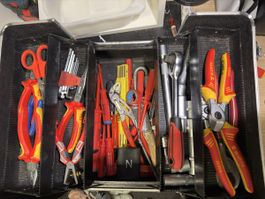 Caisse à outils pour électricien