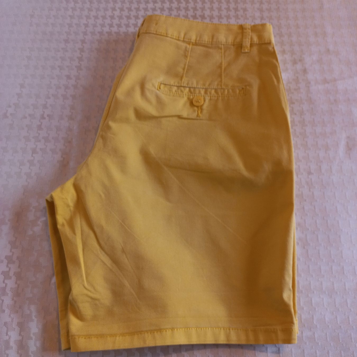Pantaloni: Short Esprit jaune coton taille 40  – Usato da Dompierre FR venduto da fat_xth5 5