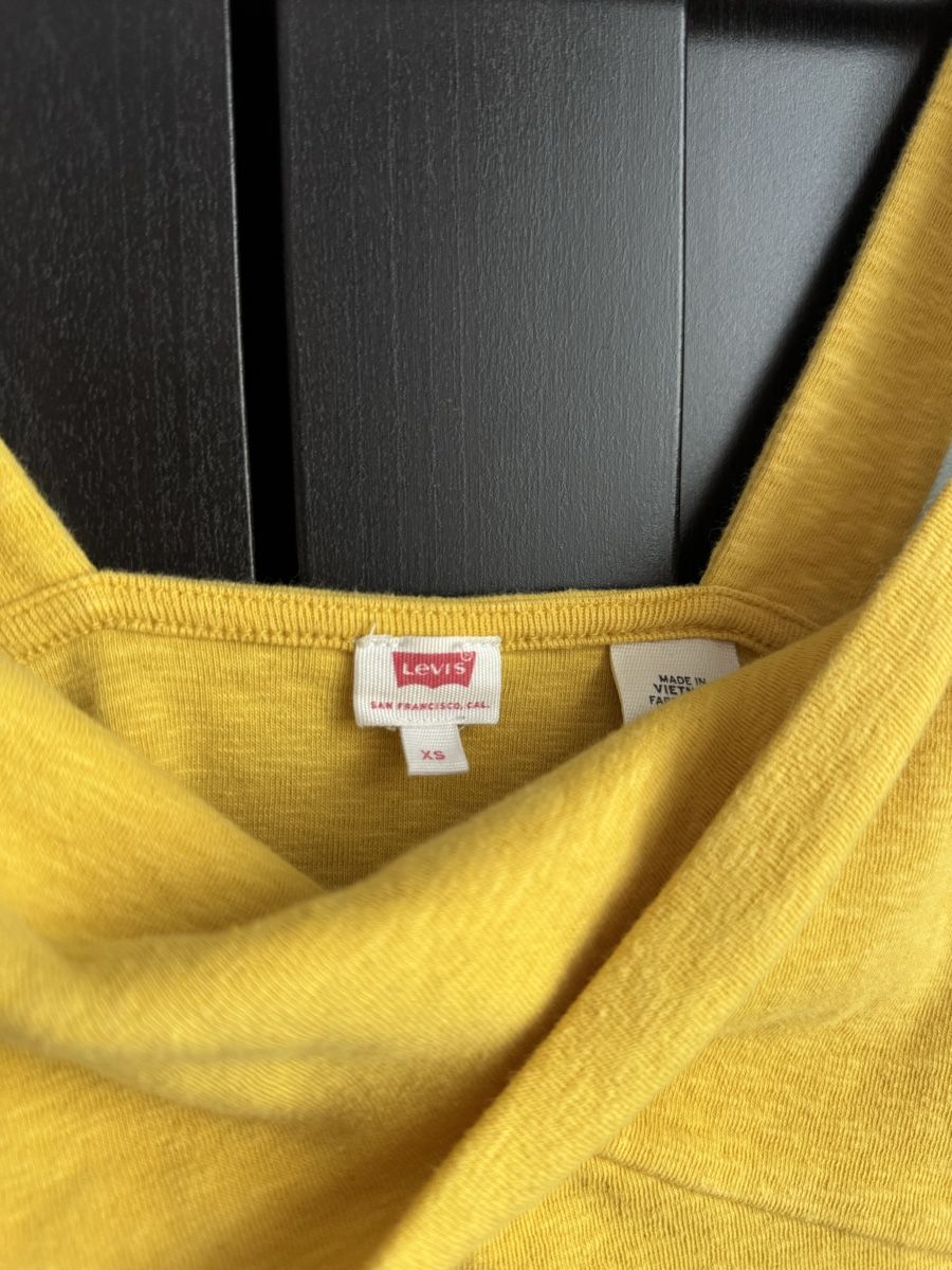 Levi's Top: Crop Top Levi's gelb Grösse XS – Nuovo (secondo la descrizione) da Zuchwil venduto da Marti_7 1