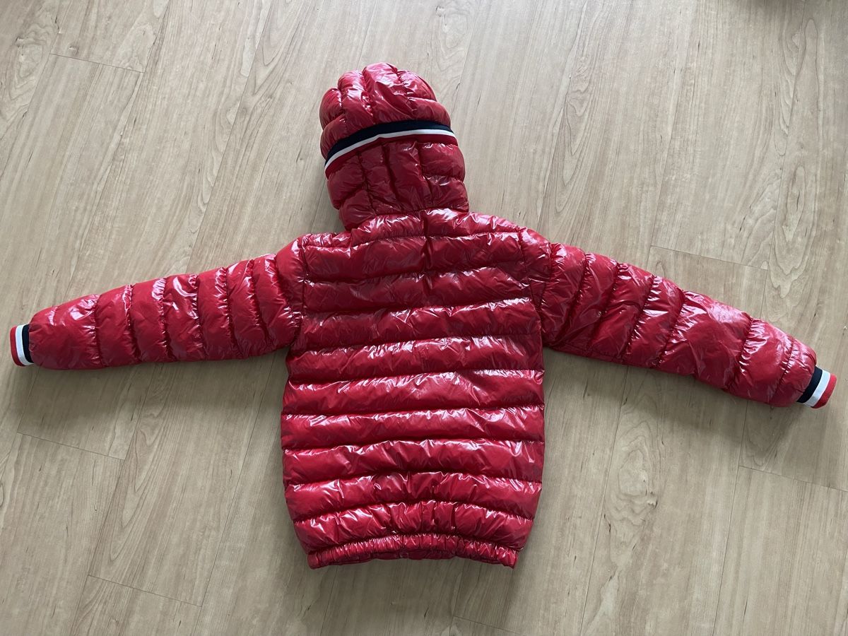 Moncler Giacche & Cappotti: Moncler Kinderjacke Gr 12, rot – Usato da Wollerau venduto da hpr_v_100 1